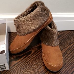 NWT size 9 Airwalk Dane cuffed moccasin
